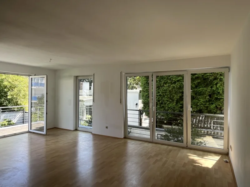 Helels Wohn/-Esszimmer - Wohnung mieten in Bonn / Oberkassel - TOP-Ruhig-Lage Oberkassel !!Helle, moderne 2-Zimmer-Wohnung mit Einbauküche und Sonnenbalkon