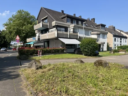 Gebäudeansicht - Haus kaufen in Bonn / Vilich-Müldorf - Renditestarkes Wohn- und Geschäftshaus / TOP-Lage Beuel  / Gewerbeeinheit im EG und 8 Wohnungen