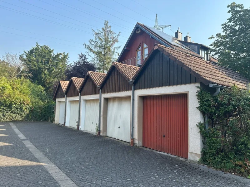 Garage (2. von rechts)