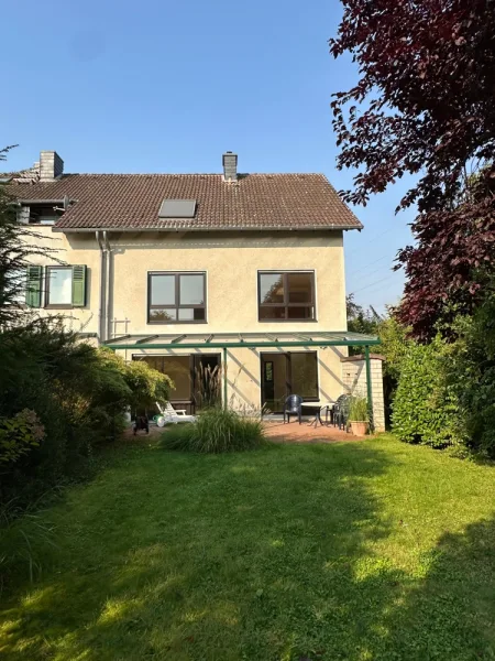 Gartenansicht - Haus mieten in Bonn / Buschdorf - Familienfreundliches Reihenendhaus mit kl. ELW, Terrasse und schönem Garten am Ende einer Sackgasse!