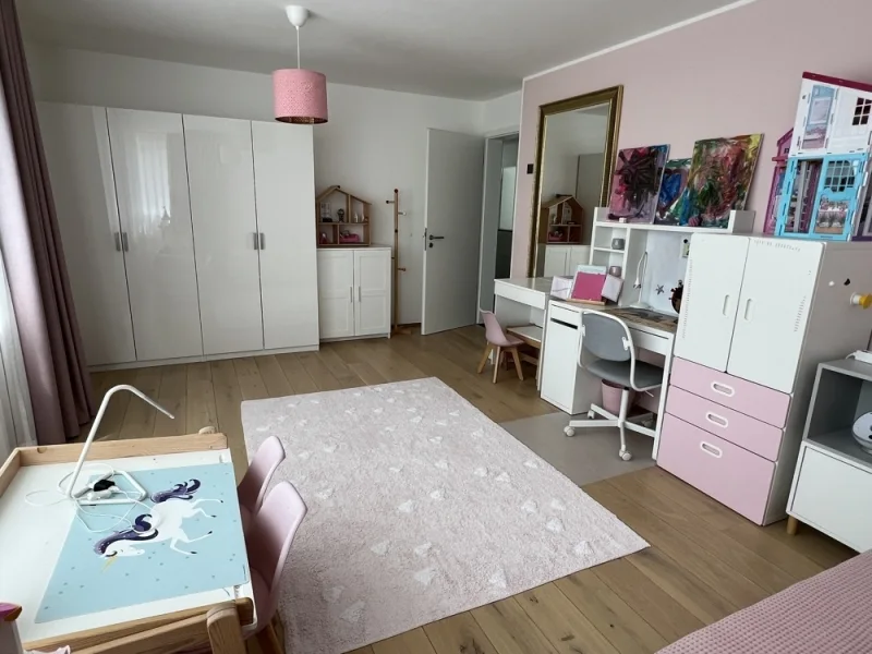 Teilansicht Kinder-/Gästezimmer OG