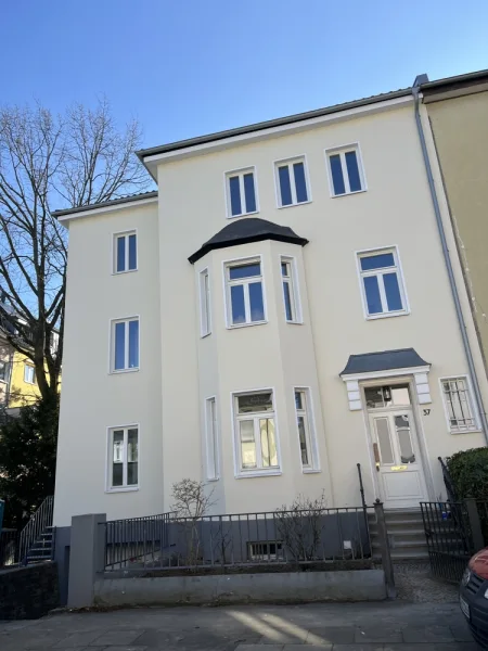 Frontansicht - Haus mieten in Bonn / Weststadt - ALLES NEU !TOP-Altbauwohnung wie ein EFH!  Repräsentativ/Hochwertig/FamilienfreundlichSonnengarten