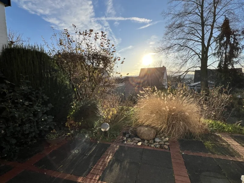 Abendsonne - Haus kaufen in Bonn / Oberkassel - Bezugsfreier, charmanter Reihen-Bungalow in bevorzugter Halbhöhenlage mit Patio und tollem Fernblick