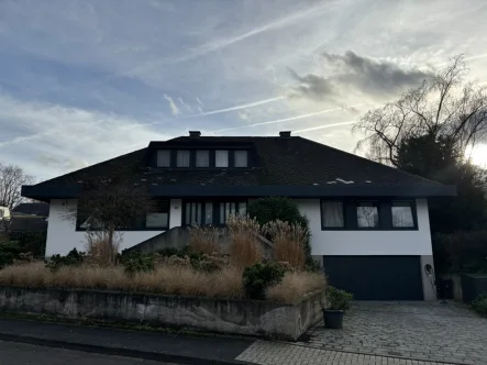 Außenansicht - Wohnung kaufen in Sankt Augustin / Hangelar - Ein Katzensprung zum Golfplatz-TOP-Lage Alter Niederberg schöne, helle 3-Zimmer ETW mit Sonnenbalkon