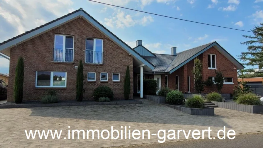Ansicht - Haus kaufen in Heiden - Im Außenbereich! 2 moderne Doppelhaushälften in Heiden, Garagen, Photovoltaik, großes Grundstück! 