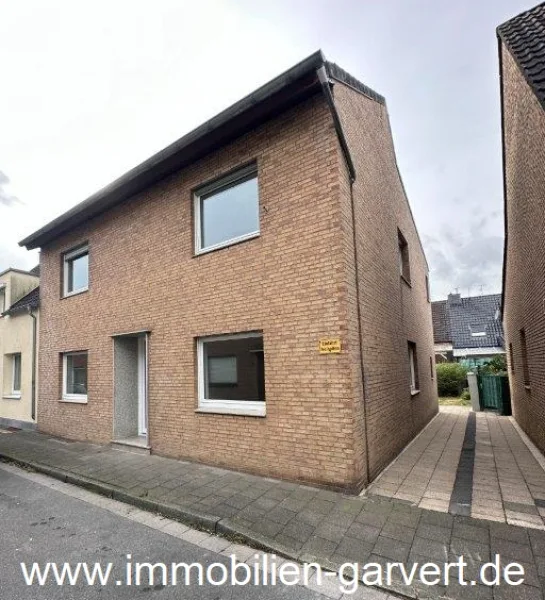 Ansicht - Haus kaufen in Bocholt - Das gemachte Nest! Vieles Neu! Renoviertes Einfamilienhaus in zentraler Lage in Bocholt