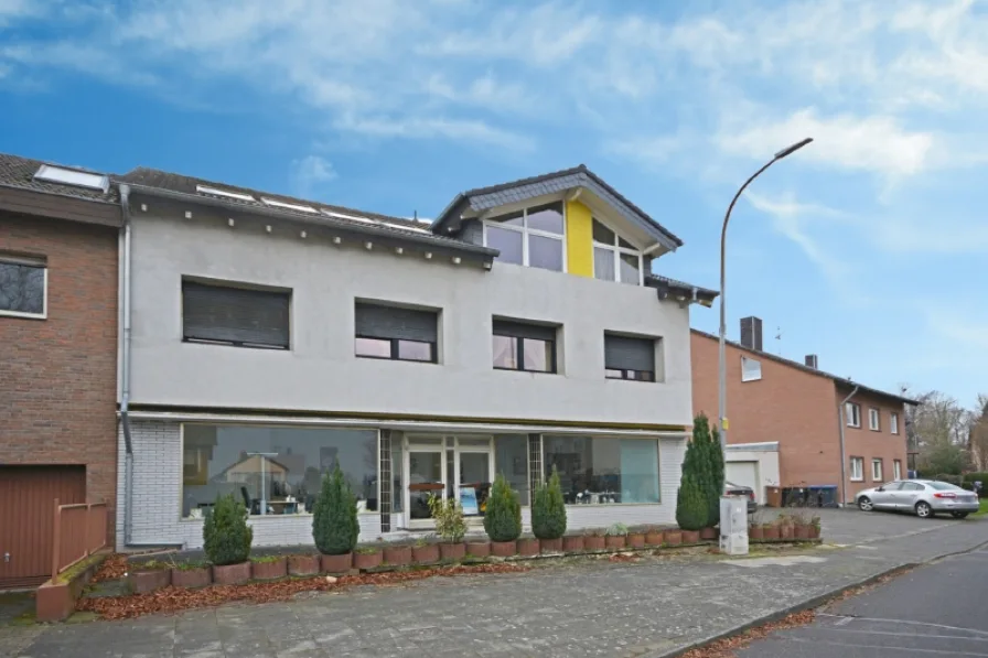 Ansicht - Haus kaufen in Brühl - Wohn- und Geschäftshaus mit toller Dachgeschosswohnung in Badorf