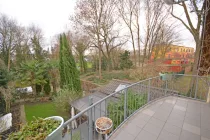 Balkon mit Blick in den Garten