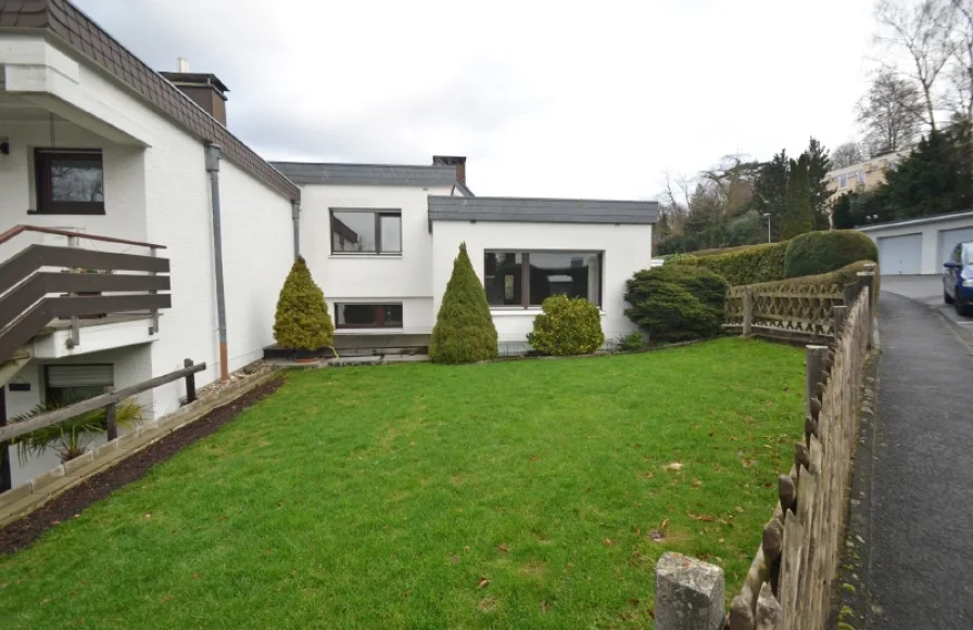 Vorgarten - Haus mieten in Brühl - Einfamilienhaus mit Terrasse und Garage in Waldnähe!