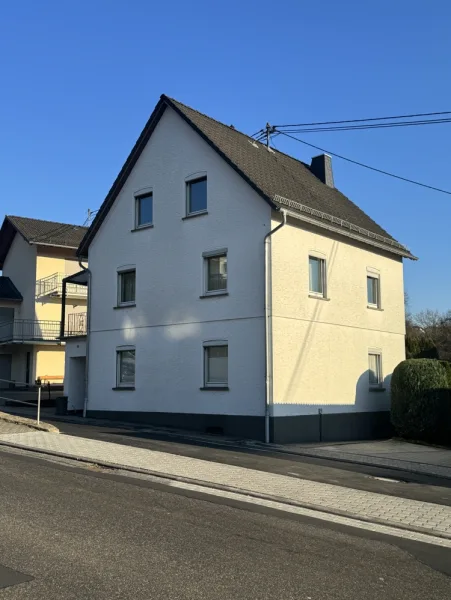 Frontansicht - Haus kaufen in Puderbach - Gestalten Sie Ihr Haus nach den eigenen Vorstellungen... Einfamilienhaus in Puderbach