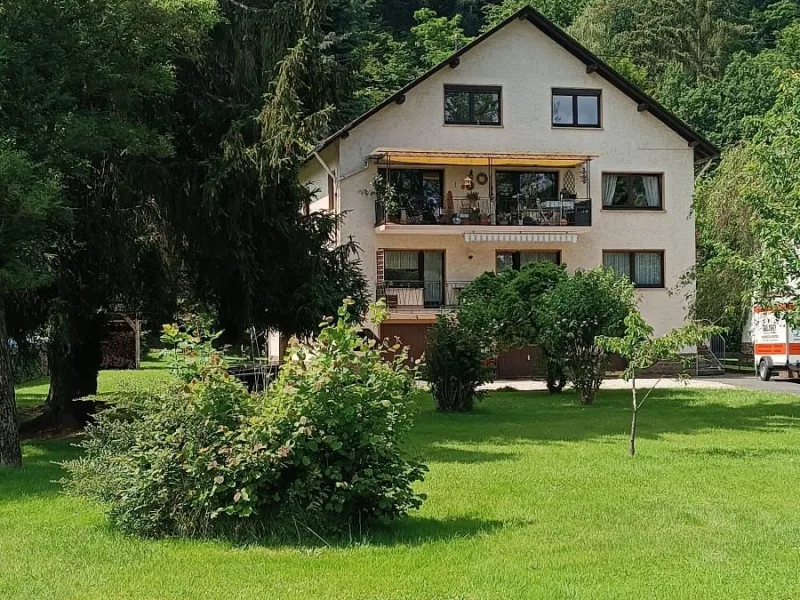 Frontansicht - Haus kaufen in Waldbreitbach - Dreifamilienhaus in idyllischer Lage