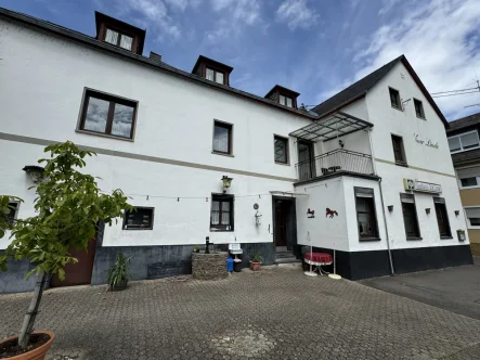 Außenansicht Gaststätte und Hotel - Haus kaufen in Müden - Großes Wohnhaus und Pension mit Gaststätte im Moselort Müden!