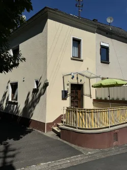 Außenansicht - Haus kaufen in Niederfell - Gemütliches Einfamilienhaus für die kleine Familie in Niederfell !!