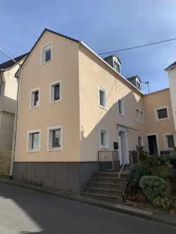 Frontansicht - Haus kaufen in Neuwied / Irlich - Platz für eine große Familie - Einfamilienhaus in Neuwied / Irlich