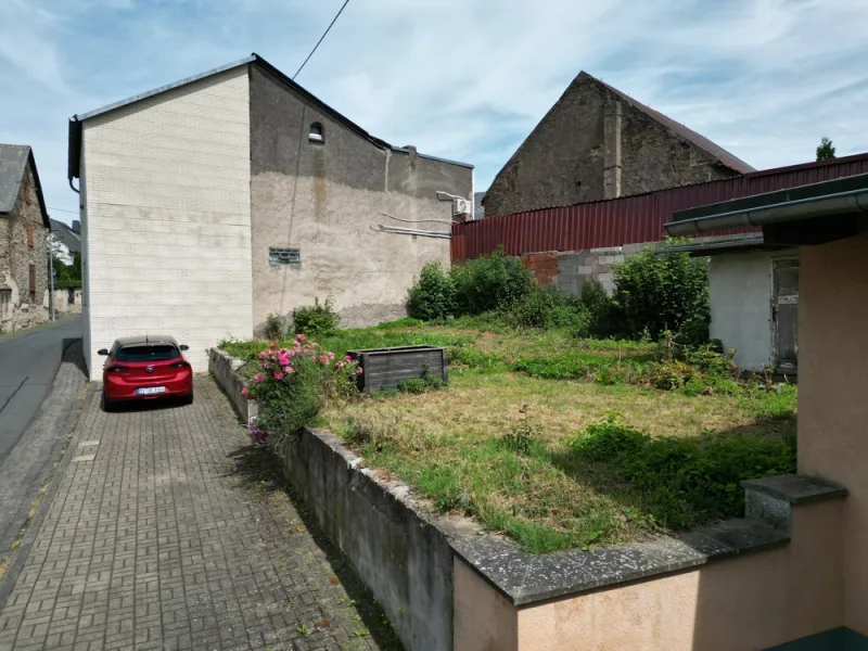 Gartengrundstück mit Stellplätzen