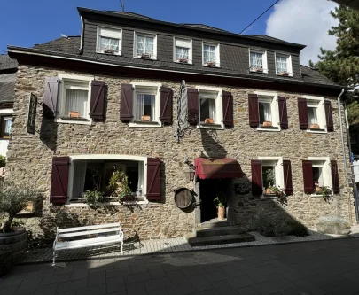 Außenansicht - Haus kaufen in Kobern-Gondorf - Historisches Gebäude mit Pensionsbetrieb im Herzen von Kobern-Gondorf!