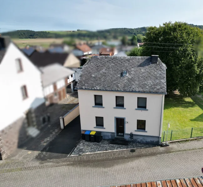 Ansicht - Haus kaufen in Wehr - Wohnidylle für Ihre Familie! Einfamilienhaus mit Anbau und großem Grundstück (bebaubar) in Wehr