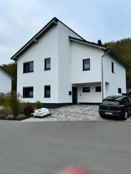 Front - Haus kaufen in Kruft - Hochwertiger Neubau in massiver Bauweise mit großem Grundstück in Kruft zu verkaufen