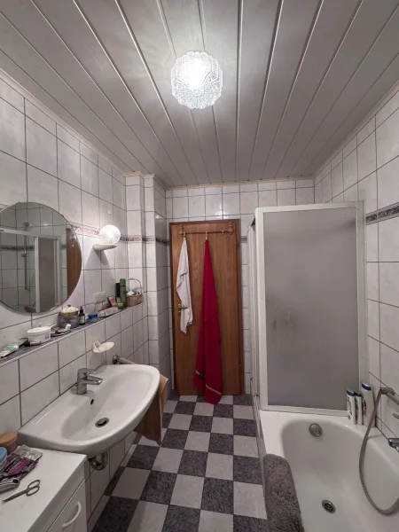 Badezimmer 1. OG