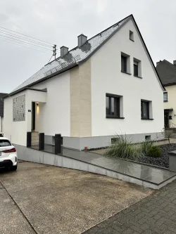 Polch - Haus kaufen in Polch - Kernsaniertes Zweifamilienwohnhaus in ruhiger Wohnlage der Stadt Polch