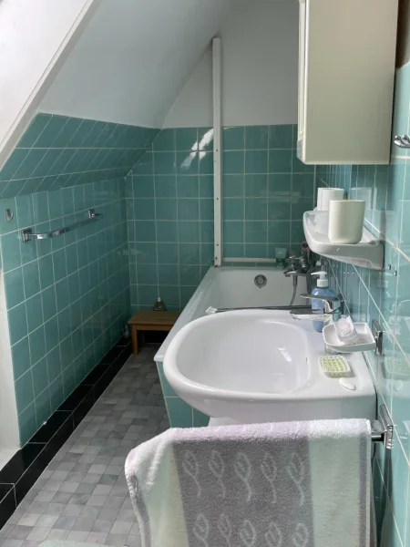 Bad mit Badewanne