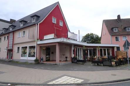 Aussenansicht Wohnhaus und Restaurant mit Außenbereich - Haus kaufen in Duisburg / Vierlinden - Kapitalanleger aufgepasst! Gepflegtes Wohn- und Geschäftshaus in Duisburg-Walsum!