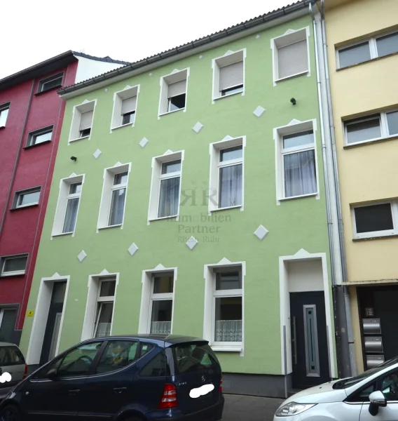 Hausansicht - Wohnung mieten in Krefeld / Cracau - Helle frisch renovierte 3-Raumwohnung im DG in energetisch saniertem Haus!