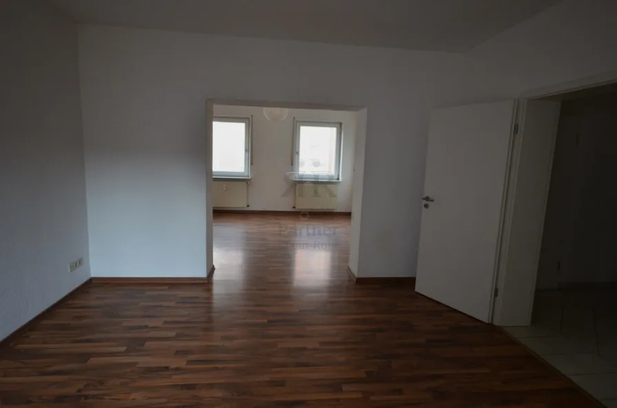 Wohn-/ Esszimmer - Wohnung mieten in Krefeld - Helle 2-Zimmer-Wohnung mit außergewöhnlichem Grundriss!