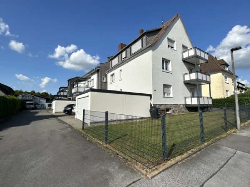  - Haus kaufen in Hemer / Deilinghofen - Kapitalanlage, lukrativer Faktor: Gepflegtes Wohn- & Geschäftshaus mit Garagen in Hemer zu verkaufen