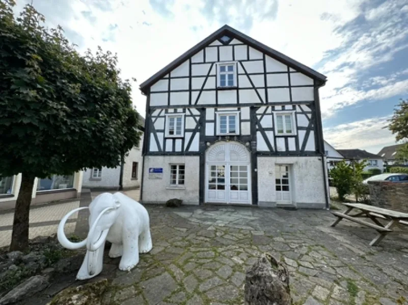 Ansicht "Alte Gerichtsstraße" - Haus kaufen in Balve - Seltene Gelegenheit: Historisches Wohn- & Geschäftshaus im Zentrum von Balve zu verkaufen!