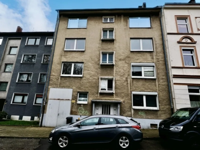 Außenansicht - Haus kaufen in Essen - Mehrfamilienhaus mit Potential (acht Wohneinheiten) in Essen-Altendorf zu verkaufen