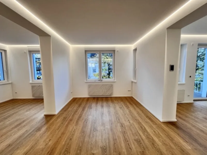 Zugang Wohn-,Küchen- und Essbereich - Wohnung mieten in Arnsberg / Neheim - Erstklassige Wohnung mit Balkon, kernsaniertes Haus, an Fußgängerzone in Arnsberg-Neheim, zur Miete