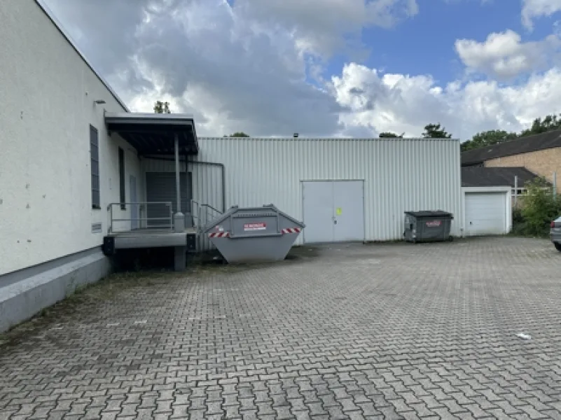 Anlieferung & Garage