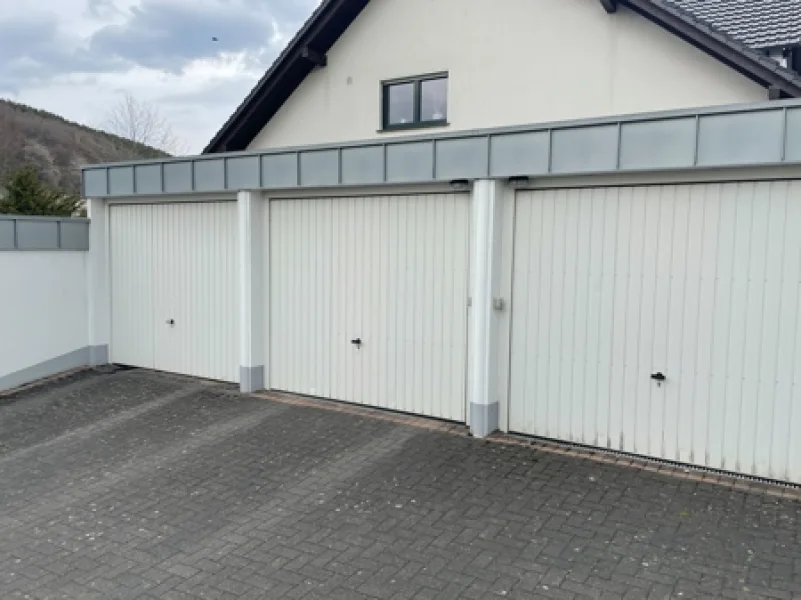 Garage - Sonstige Immobilie mieten in Sundern (Sauerland) - Geräumige Garage in Sundern-Dörnholthausen ab 01.04.25 zu vermieten