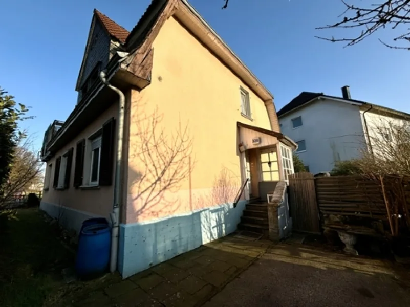 Frontansicht - Haus kaufen in Schwerte - Wohnhaus mit Weitblick: Eigenheim oder Kapitalanlage in Schwerte - Westhofen