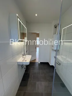 Ansicht- Badezimmer -3- - Wohnung mieten in Duisburg / Mittelmeiderich - ** TOP renovierte 2 Zimmer Wohnung in DU- Meiderich.. **