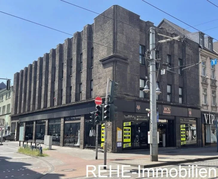  - Zinshaus/Renditeobjekt kaufen in Duisburg - Denkmalgeschütztes Geschäftshaus in zentraler Lage von 47169 DU-Marxloh