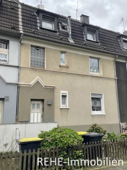  - Haus kaufen in Duisburg - Sanierungsbedürftiges 3-Familienhaus mit freier EG-Wohnung in 47169 DU-Röttgersbach