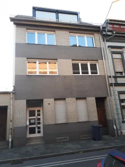 Hausansicht - Wohnung mieten in Krefeld - renoviert: gut aufgeteilte 2,5 Zi. Wohnung