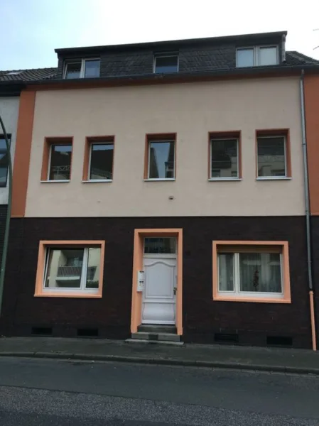 Hausansicht - Haus kaufen in Duisburg - gute Kapitalanlage: voll vermietetes 4 Parteien Haus in ruhiger Lage