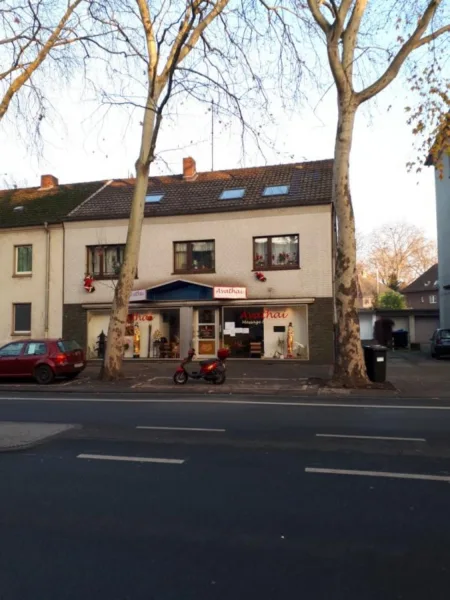 Hausansicht - Wohnung mieten in Duisburg - zentrale Lage: 3,5 Zi. Wohnung mit 2 Bäder und Balkon