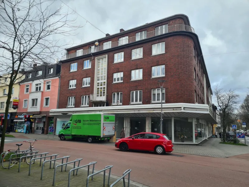 Hausansicht - Wohnung mieten in Duisburg - komplett renoviert: 3,5 Z. Wohnung mit Balkon und Einbauküche