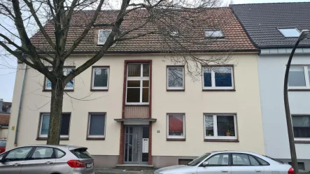 Hausansicht - Wohnung mieten in Duisburg - für den Single: schöne DG-Wohnung in ruhiger Lage