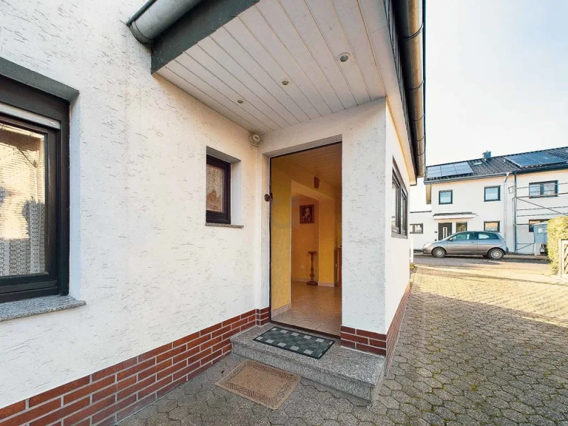 Zugang Haus - Haus kaufen in Düren / Lendersdorf - Gepflegtes kleines Wohnhaus in Düren-Lendersdorf