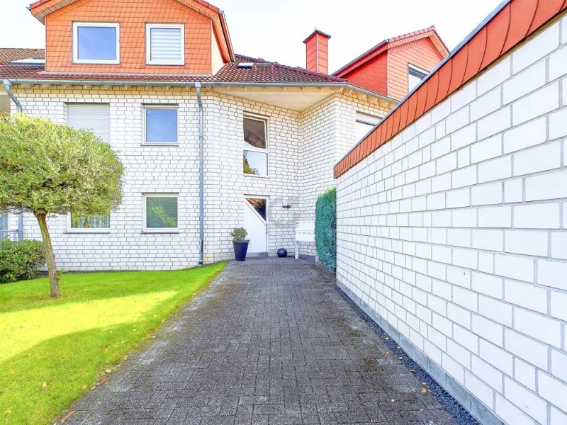 Zugang zum Haus - Wohnung kaufen in Merzenich - Erdgeschosswohnung mit Garten in ruhiger Lage von Merzenich