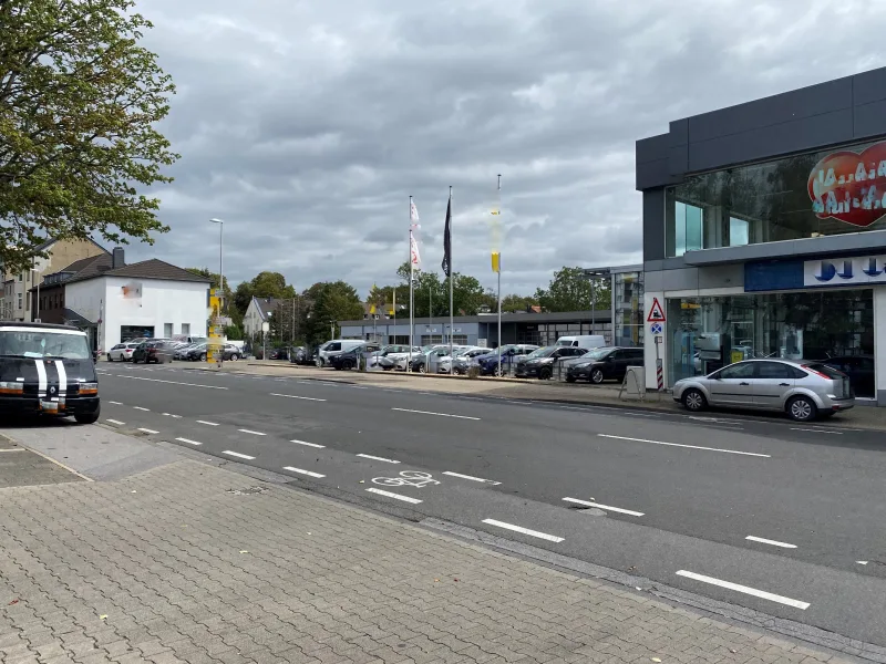 IMG 0111 - Zinshaus/Renditeobjekt kaufen in Düren - Bauland - Autohaus-Wohn-/Geschäftshaus - Dreifamilienhaus Düren Zentrum