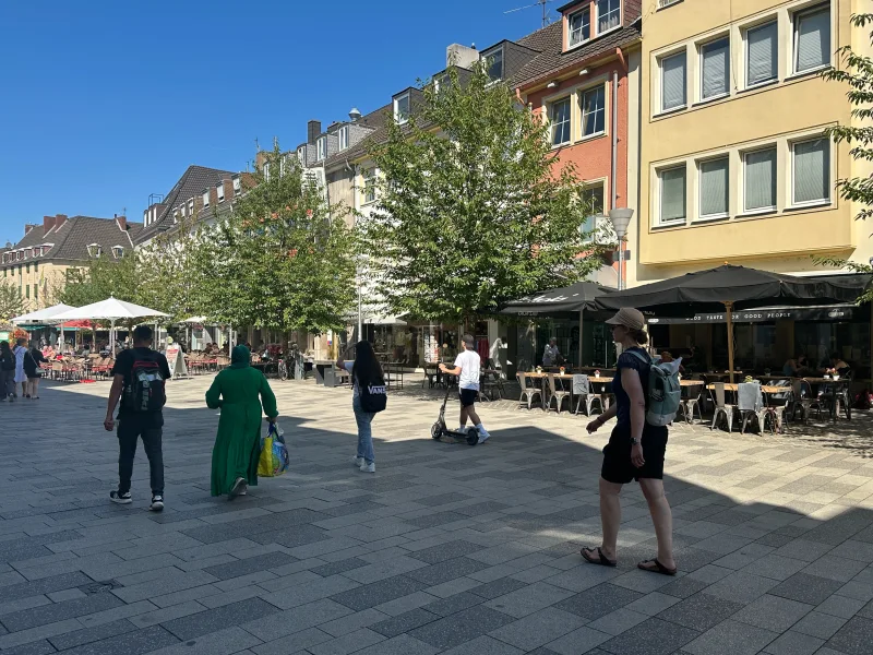 Blick zum Marktplatz - Zinshaus/Renditeobjekt kaufen in Düren - Schickes Wohn-/Geschäftshaus in top Lage von 52249 Düren-Zentrum