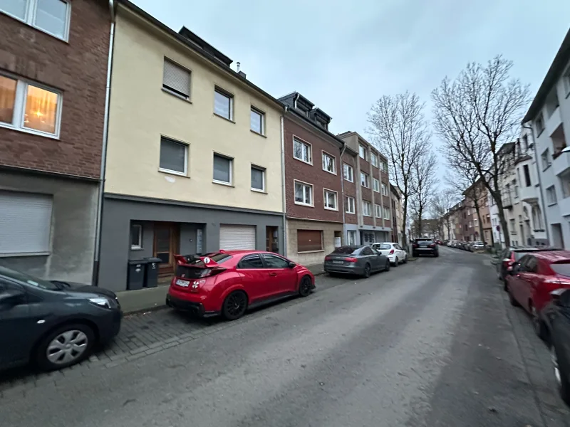 Ansicht - Zinshaus/Renditeobjekt kaufen in Düren - 5- Familienhaus mit Baugrundstück, Halle und Garage