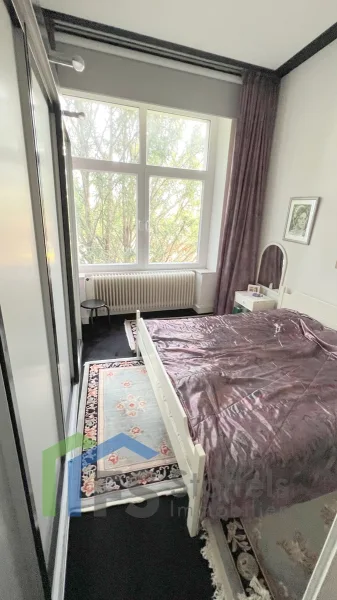 Schlafzimmer 1