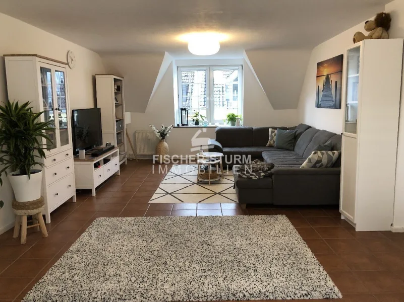 Wohnzimmer - Wohnung mieten in Düsseldorf - Düsseldorf-Altstadt! 2,5-Zimmer-Wohnung Nähe Carlsplatz für Pärchen!